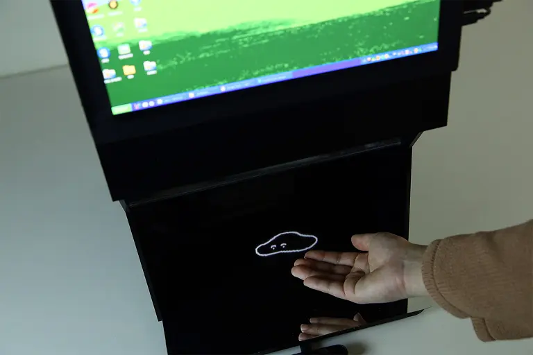 Slimee!: Between Air and Pixel